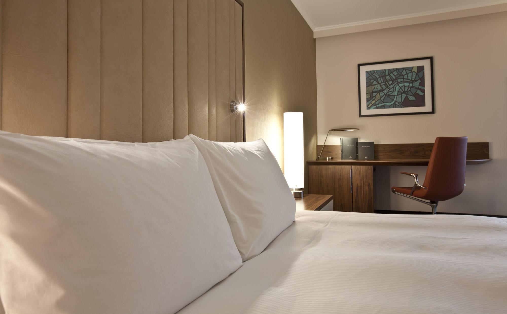 Hotel Hilton London Heathrow Airport Terminal 5 à Hillingdon Extérieur photo