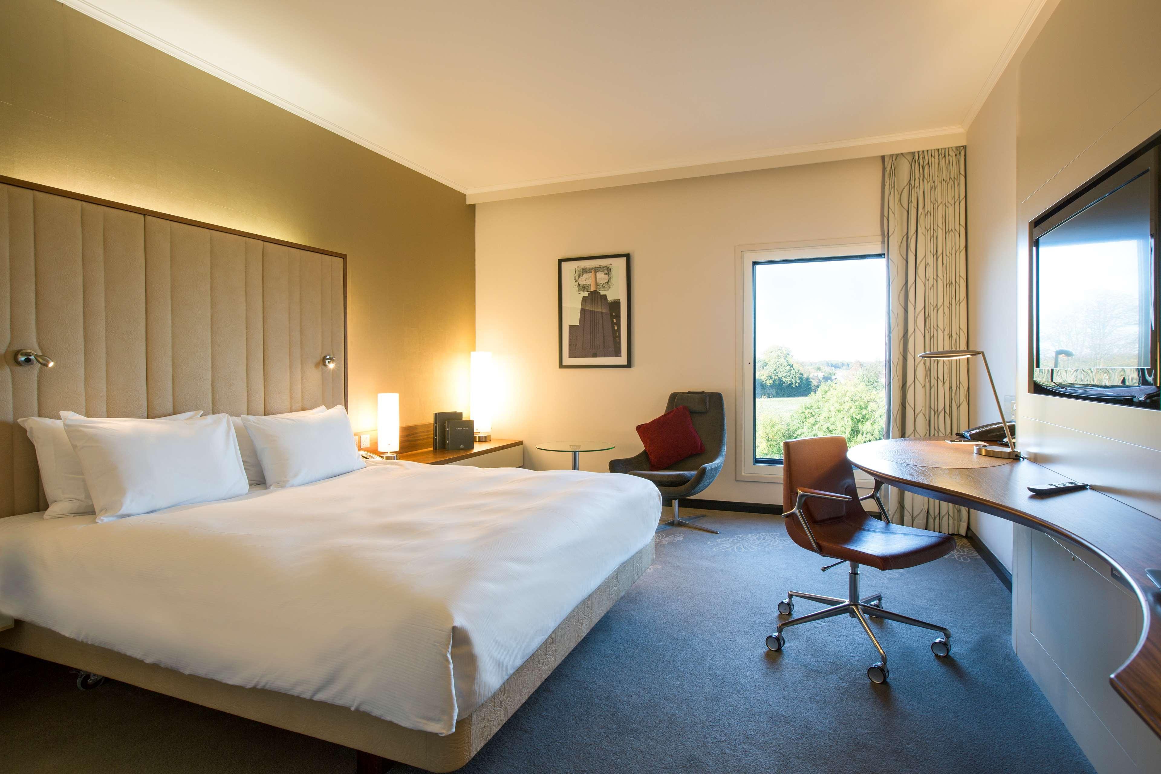 Hotel Hilton London Heathrow Airport Terminal 5 à Hillingdon Extérieur photo