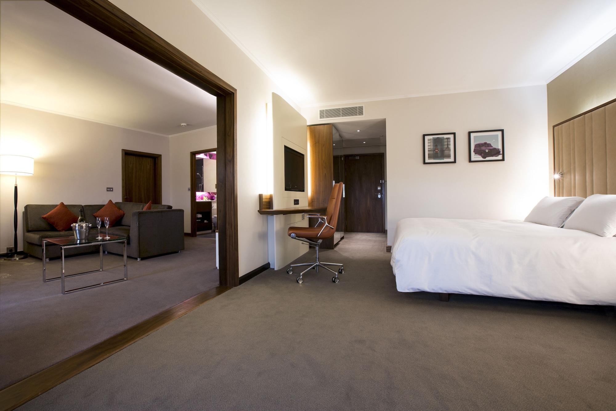 Hotel Hilton London Heathrow Airport Terminal 5 à Hillingdon Extérieur photo