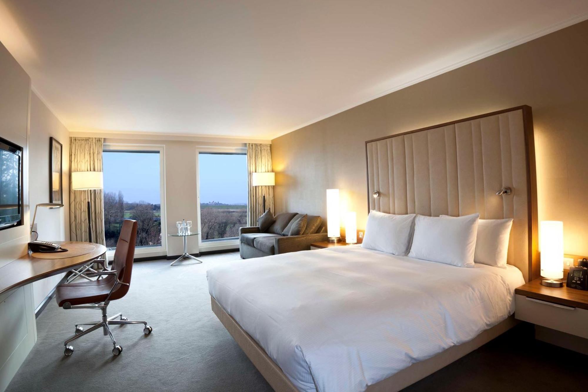 Hotel Hilton London Heathrow Airport Terminal 5 à Hillingdon Extérieur photo