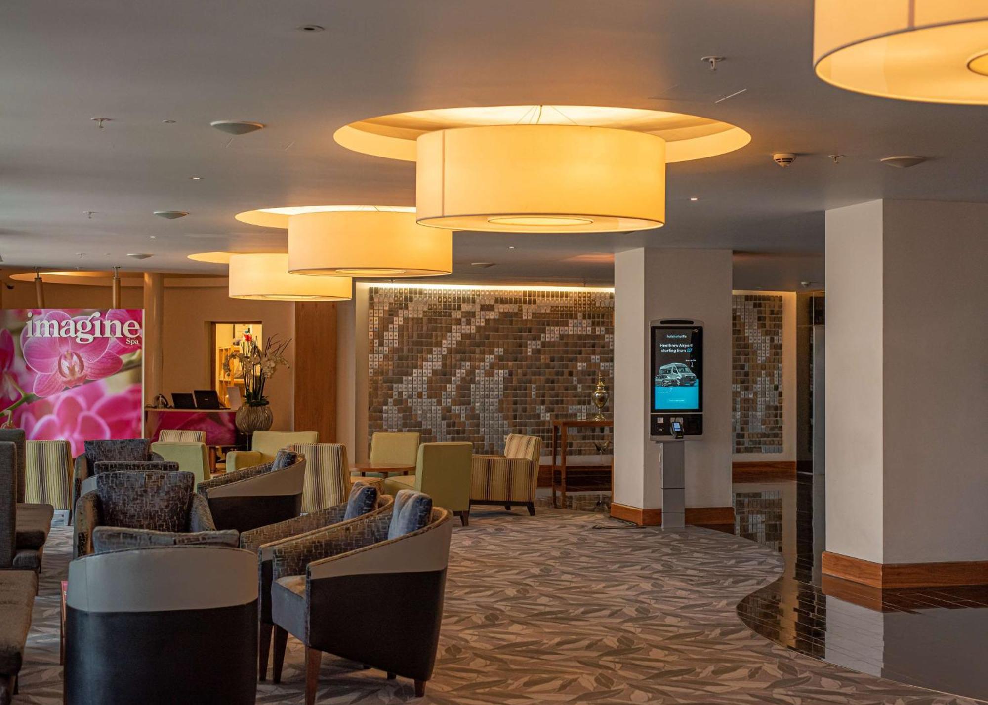 Hotel Hilton London Heathrow Airport Terminal 5 à Hillingdon Extérieur photo