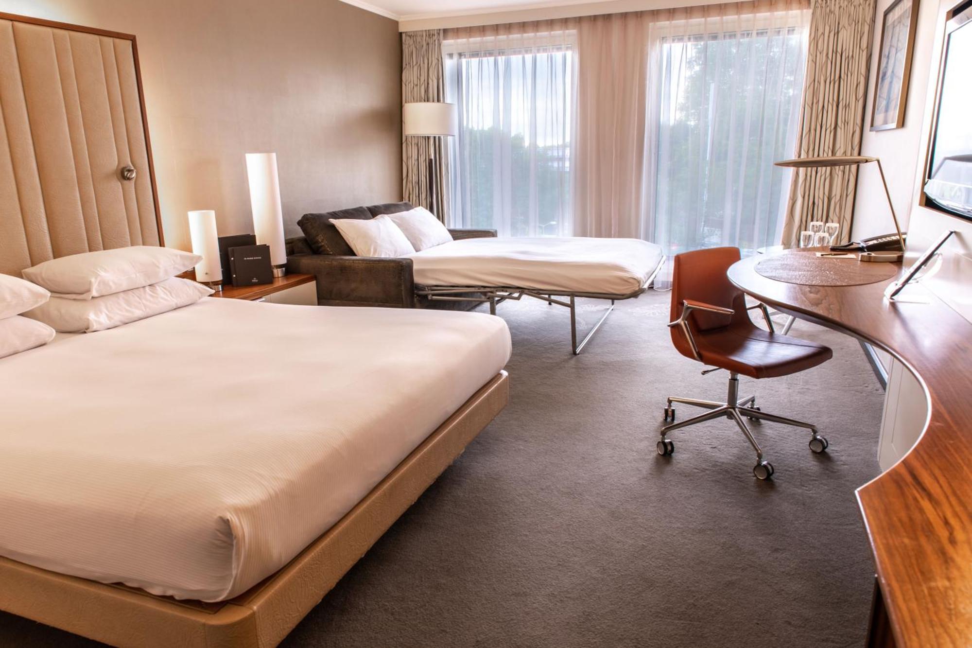Hotel Hilton London Heathrow Airport Terminal 5 à Hillingdon Extérieur photo