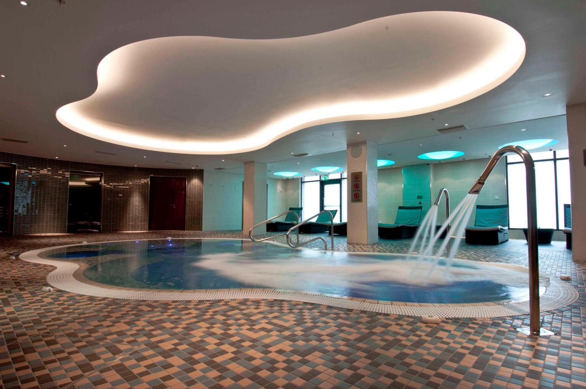 Hotel Hilton London Heathrow Airport Terminal 5 à Hillingdon Extérieur photo